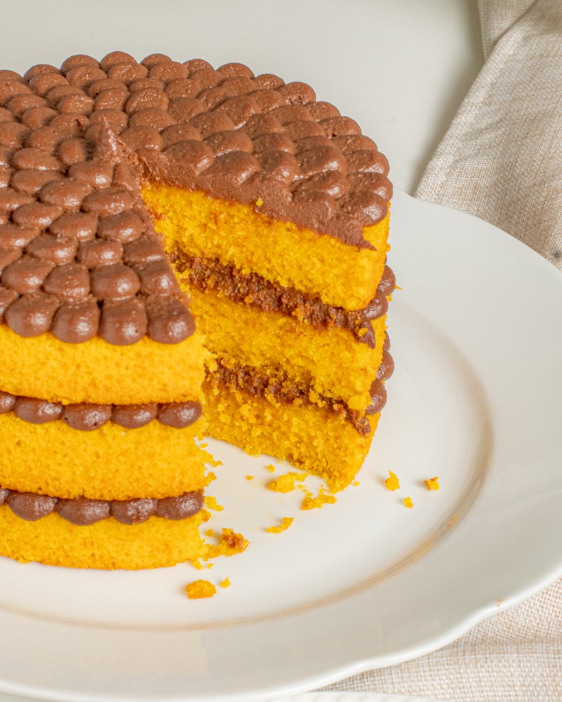 Bolo de cenoura com cobertura de brigadeiro